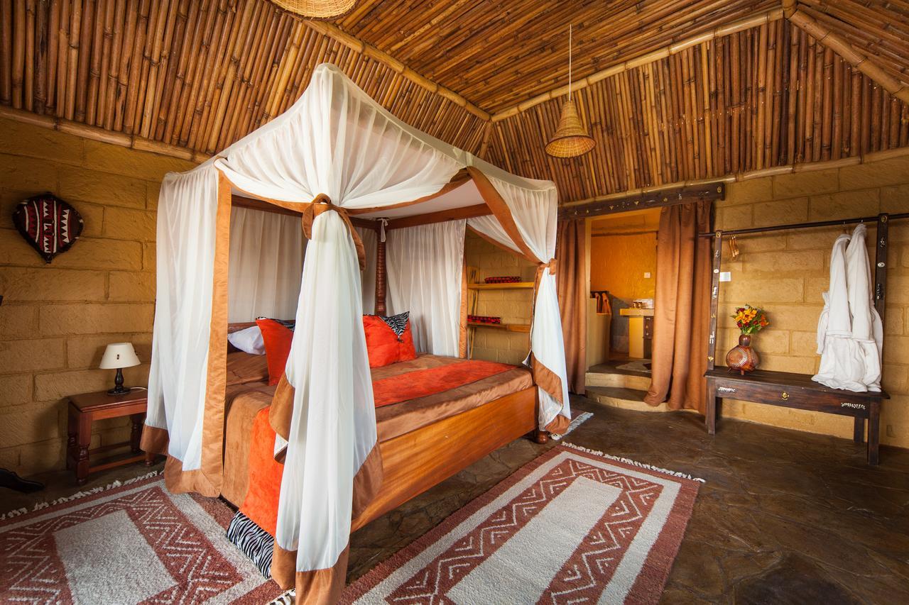 Rhino Watch Safarilodge Mweiga Bagian luar foto