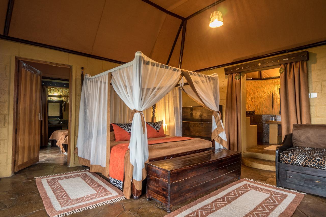 Rhino Watch Safarilodge Mweiga Bagian luar foto