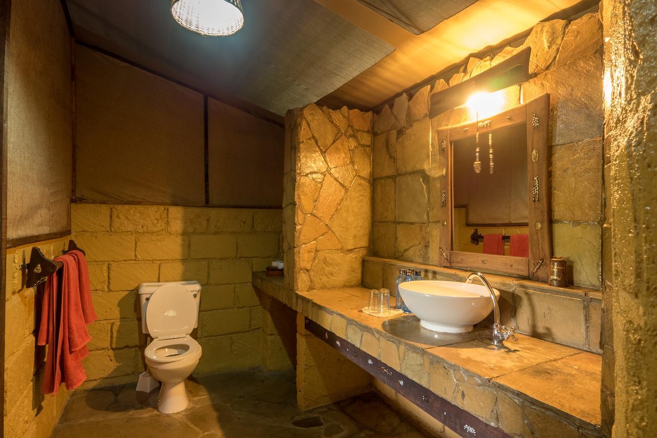 Rhino Watch Safarilodge Mweiga Bagian luar foto