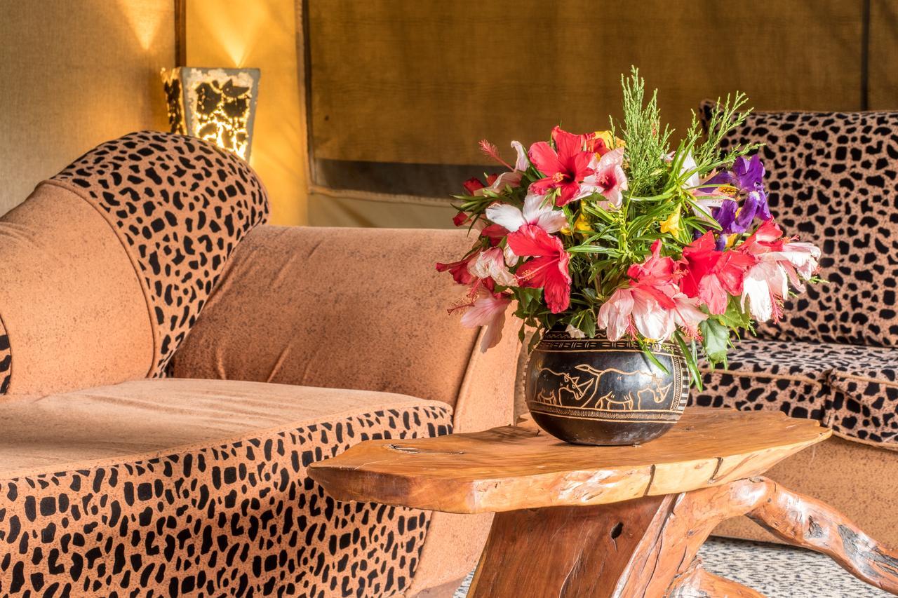 Rhino Watch Safarilodge Mweiga Bagian luar foto