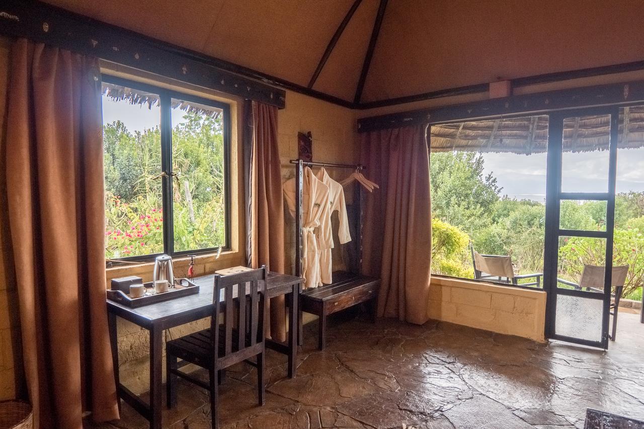 Rhino Watch Safarilodge Mweiga Bagian luar foto