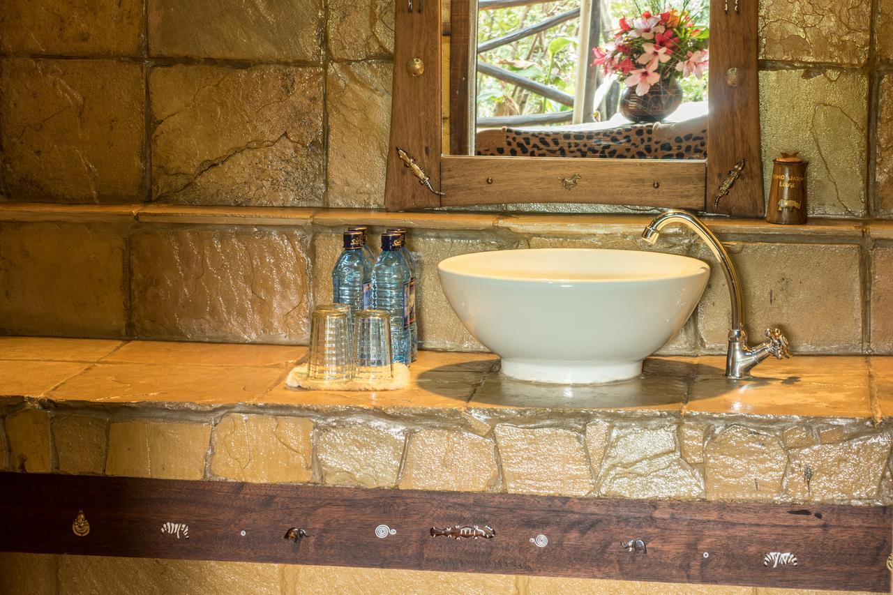 Rhino Watch Safarilodge Mweiga Bagian luar foto