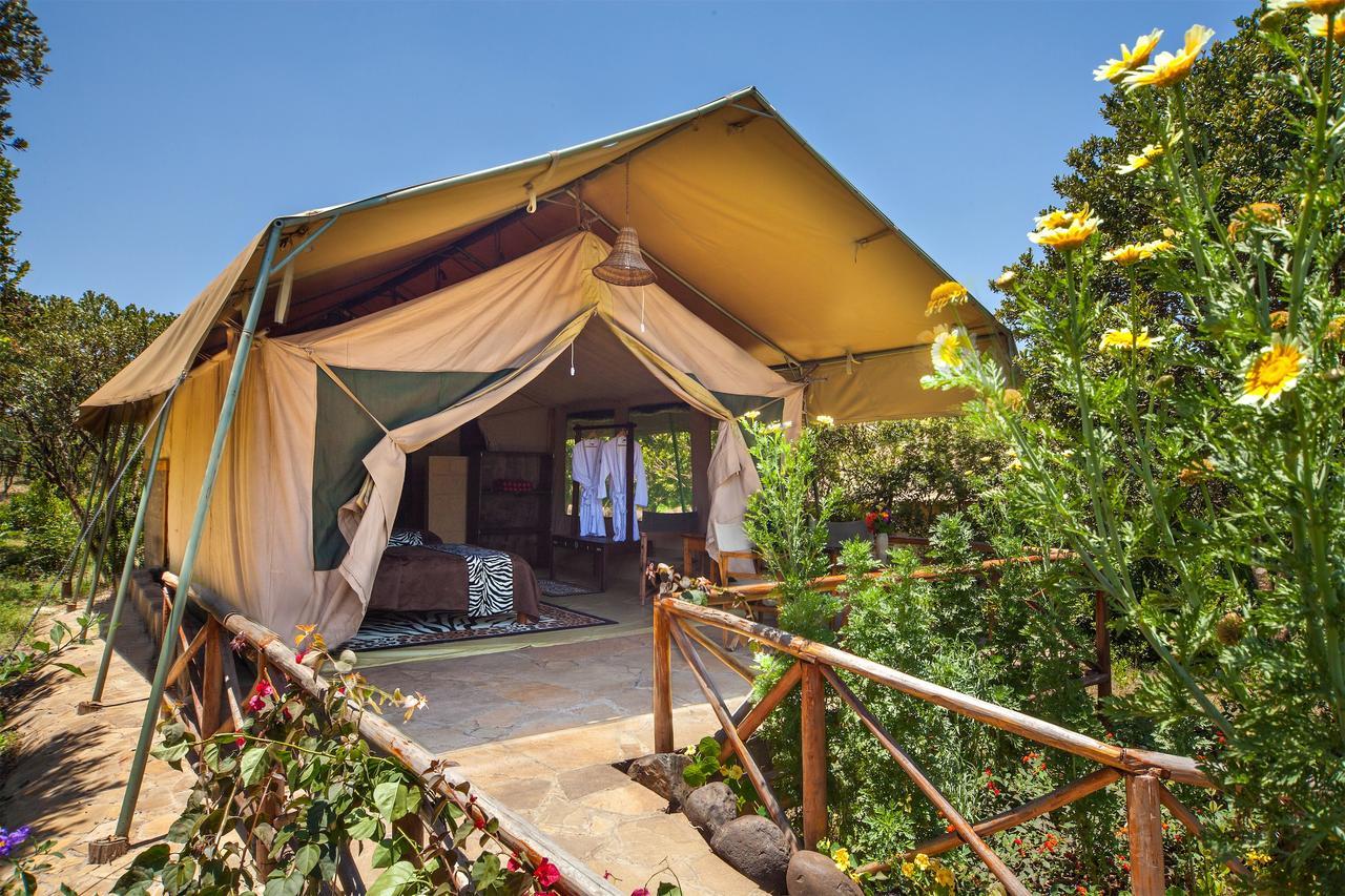 Rhino Watch Safarilodge Mweiga Bagian luar foto