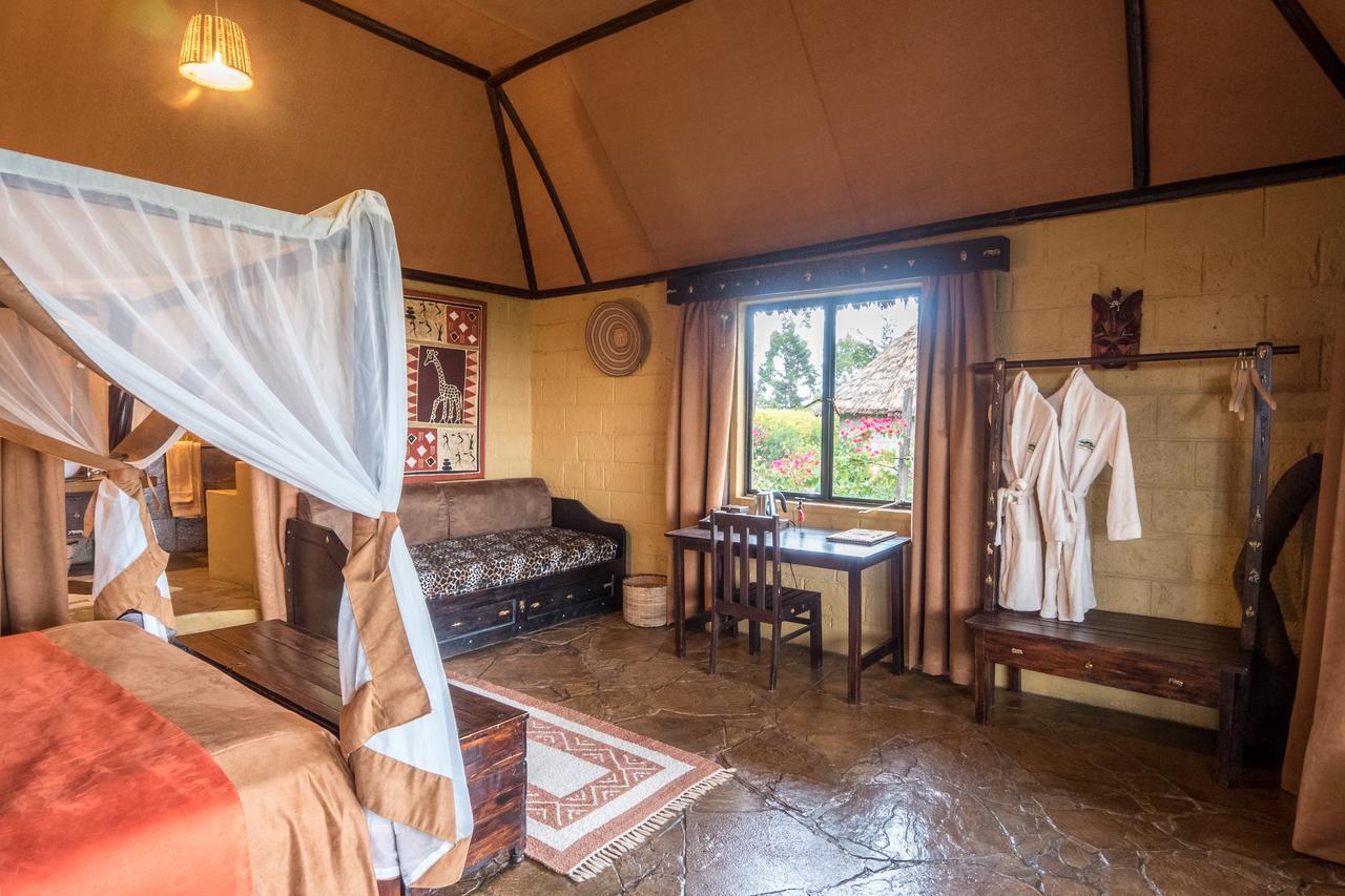 Rhino Watch Safarilodge Mweiga Bagian luar foto