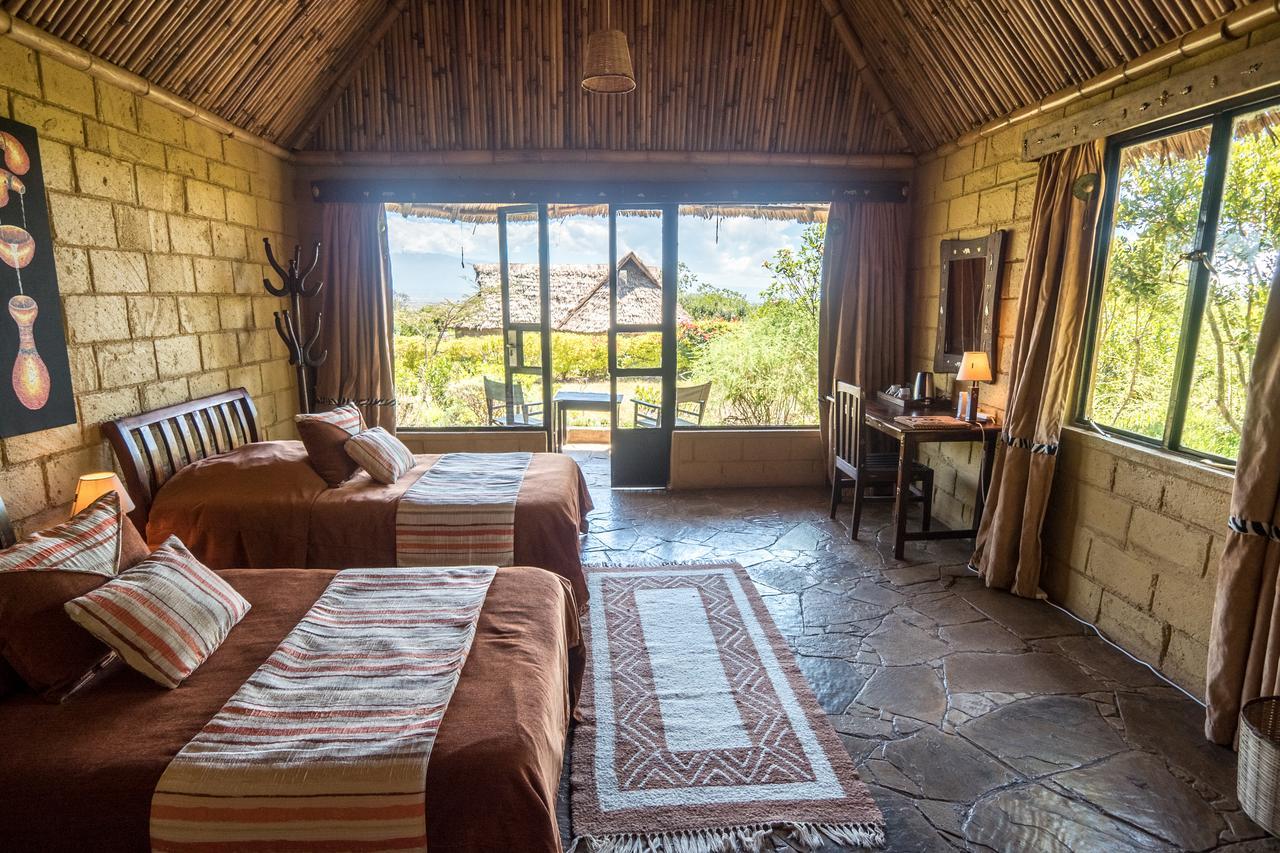 Rhino Watch Safarilodge Mweiga Bagian luar foto