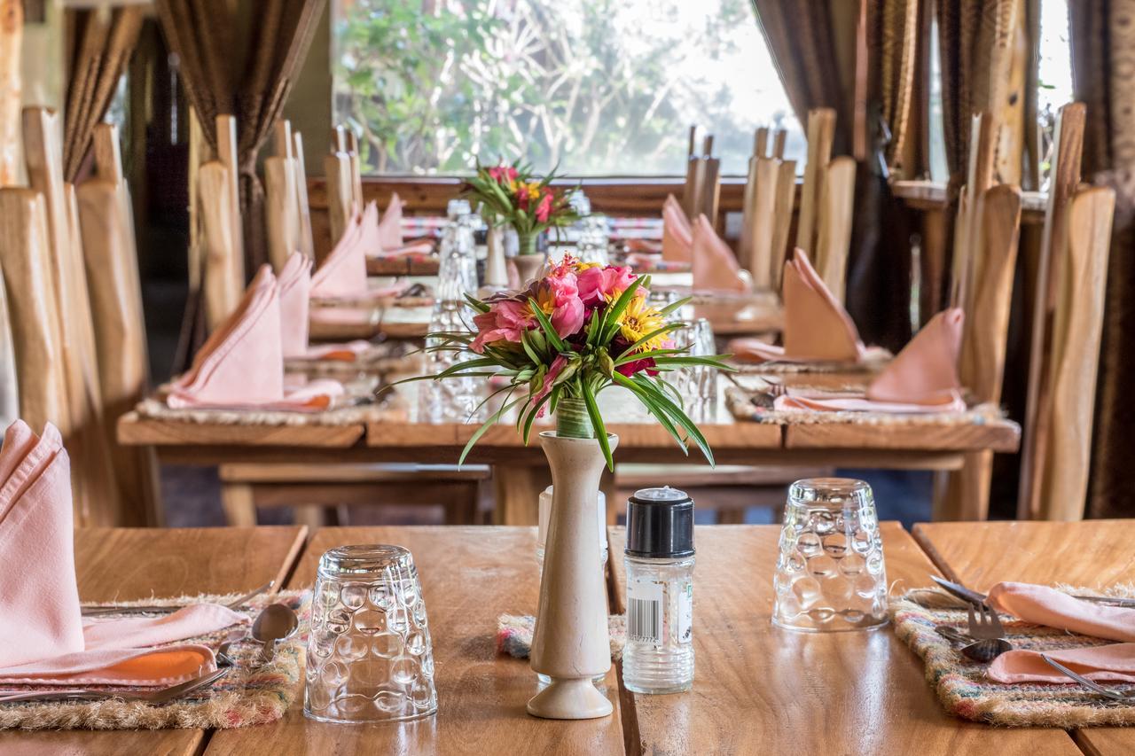 Rhino Watch Safarilodge Mweiga Bagian luar foto