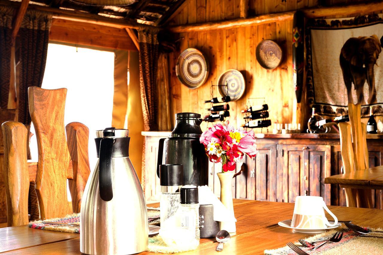 Rhino Watch Safarilodge Mweiga Bagian luar foto