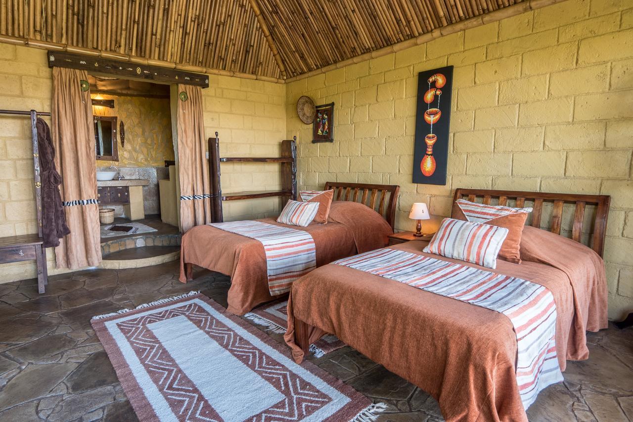 Rhino Watch Safarilodge Mweiga Bagian luar foto