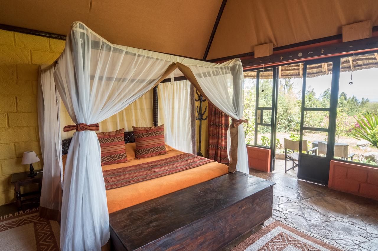 Rhino Watch Safarilodge Mweiga Bagian luar foto